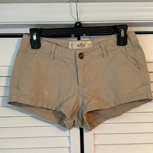 Hollister khaki shorts